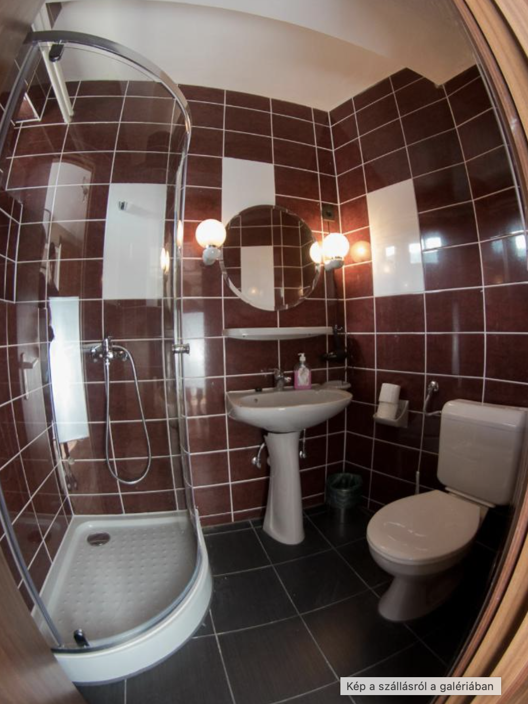 Müller's 1 – Franciaágyas szoba – fürdőszoba